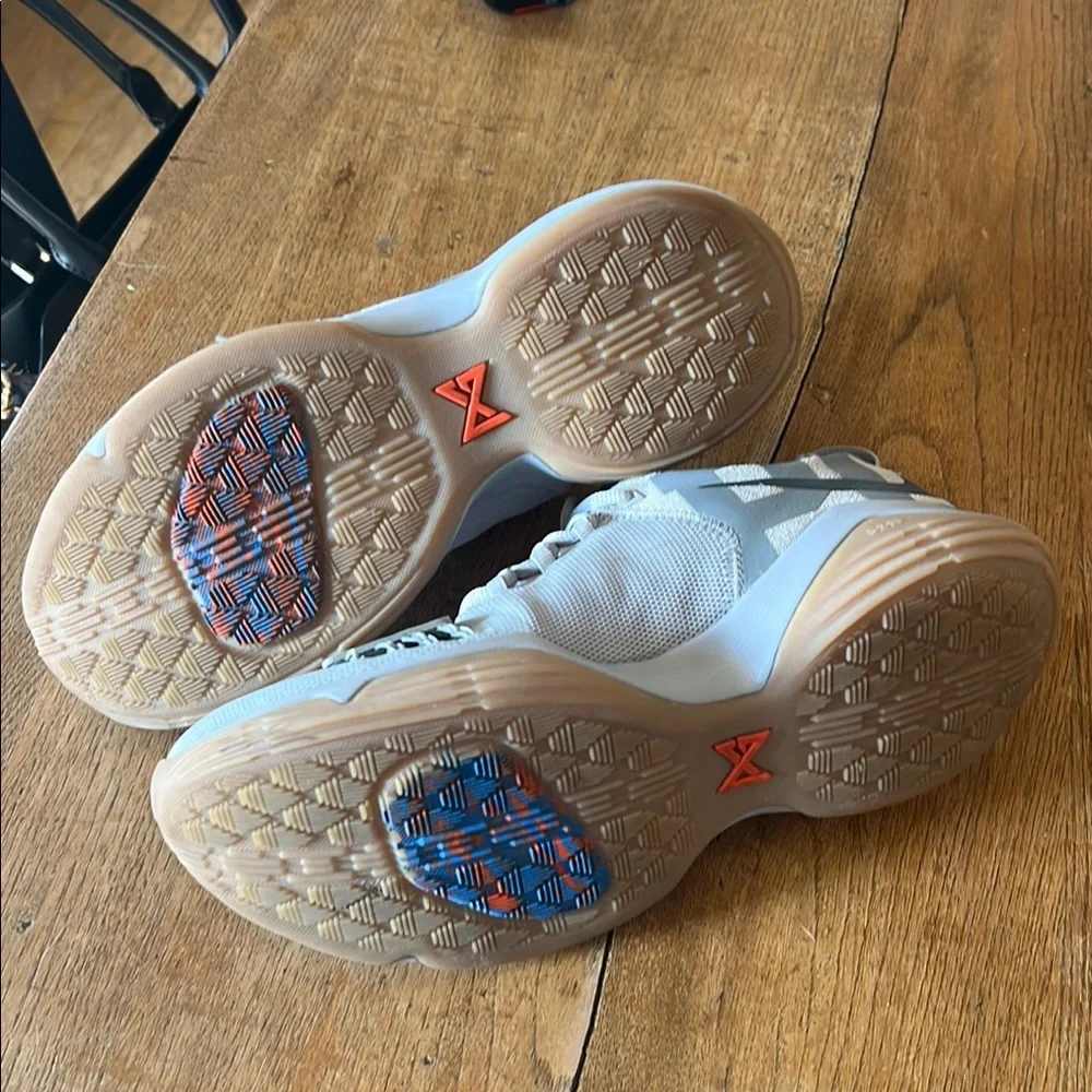 Nike Gray Athletic Running Shoes with Breathable Mesh - Picture 4 of 5